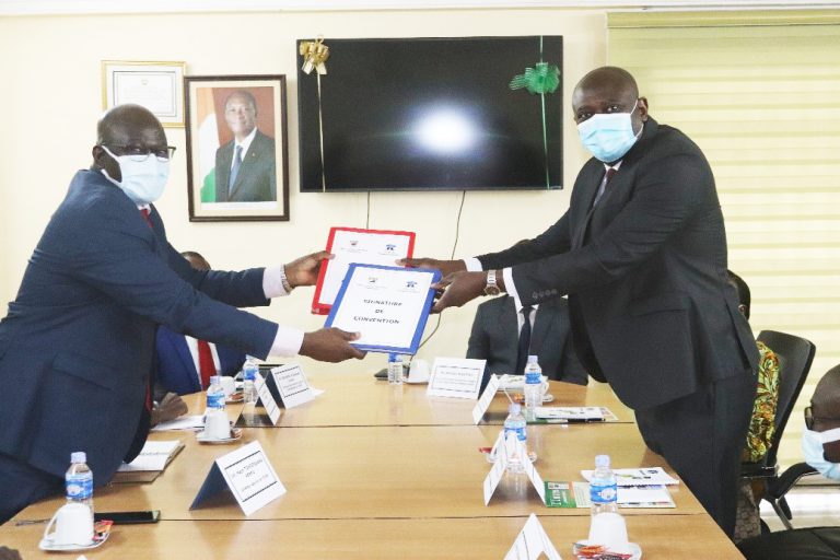 Signature de la Convention de partenariat entre l’Office Ivoirien des Parcs et Réserves (OIPR) et l’Université Alassane OUATTARA (UAO)