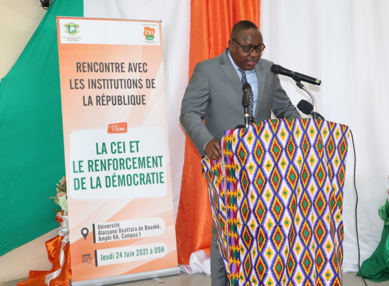 Le Président de la CEI, Ibrahime COULIBALY-Kuibiert prononce une conférence sur : « La CEI et le renforcement de la démocratie »